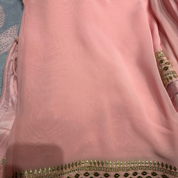 Indian designer lehnga outfit - Picture 3 of 5